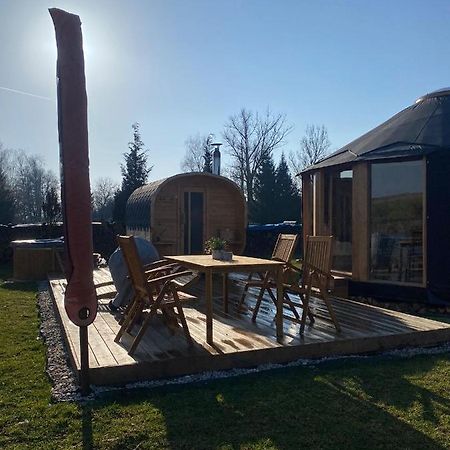 Yary Yurt Hotel Všeruby Kültér fotó