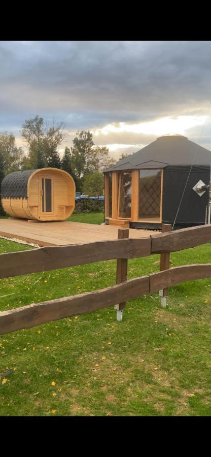 Yary Yurt Hotel Všeruby Kültér fotó